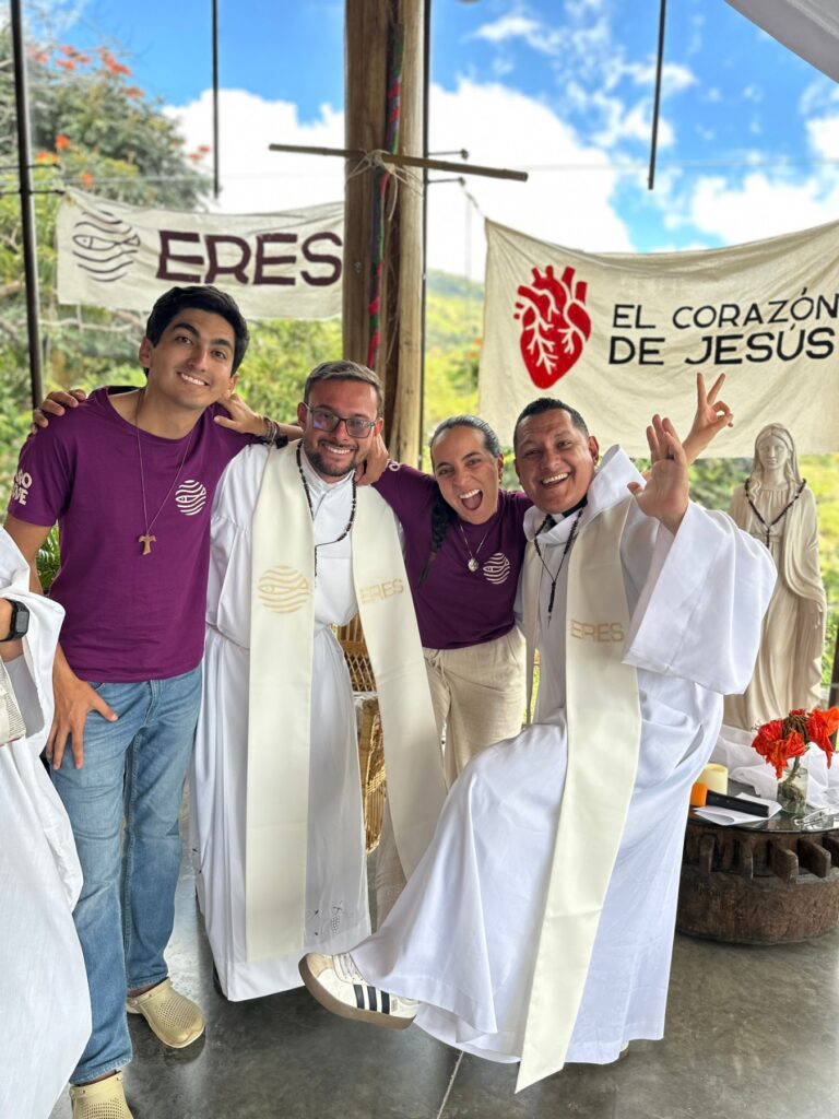 Germán Tovar con sacerdotes y misioneros